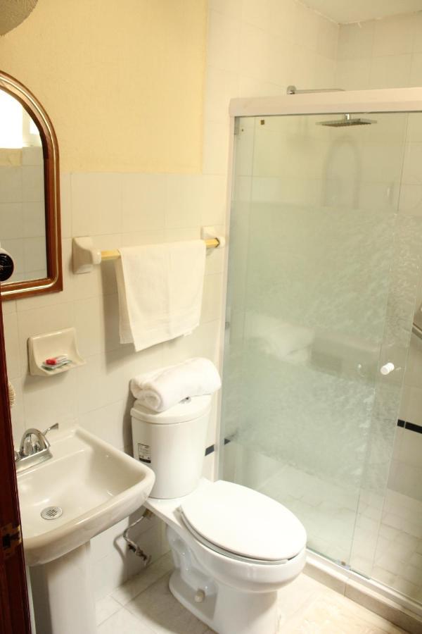 Hotel Gran Domo Leon Bagian luar foto